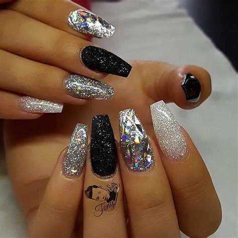 black sparkly nail ideas